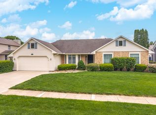 5 Downing Cir, Bloomington, IL 61704