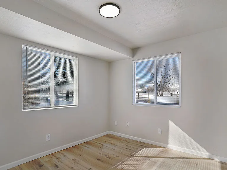 1655 S Riverside Dr — Photo 9