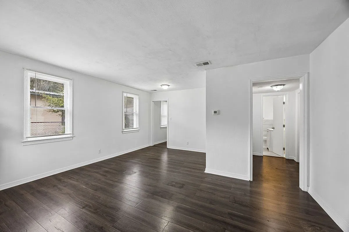 3 bed, 1.0 bath, 1140 sqft, $1,500 — Photo 3