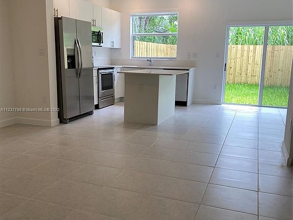 3rd image of 2608 SE 19th Ct #2608