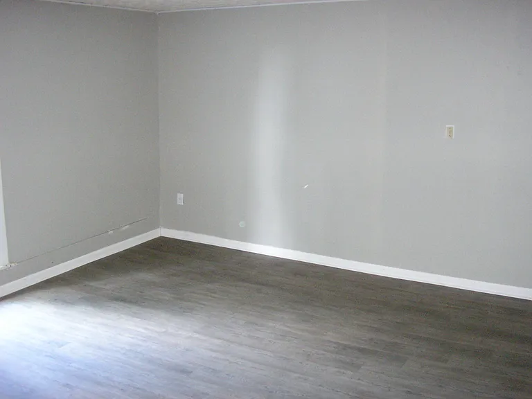 628 Woodford Ave — Photo 8