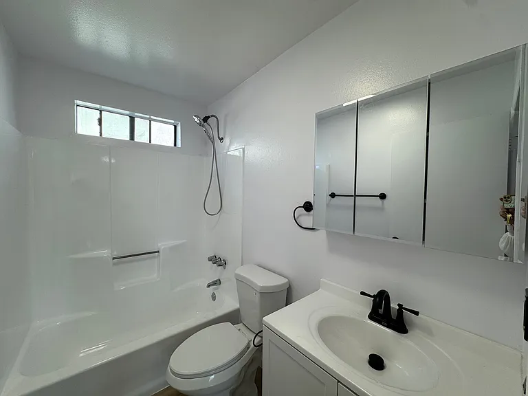 617 N Harvard Blvd #202 — Photo 13