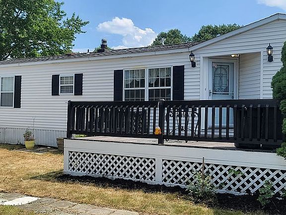 Large Porch off Kitchen 