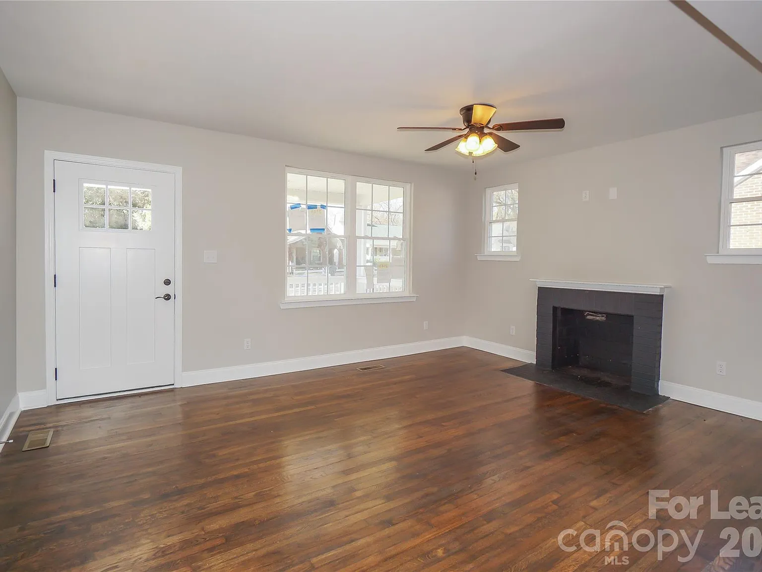 2 bed, 1.0 bath, 1020 sqft, $1,700 — Photo 3