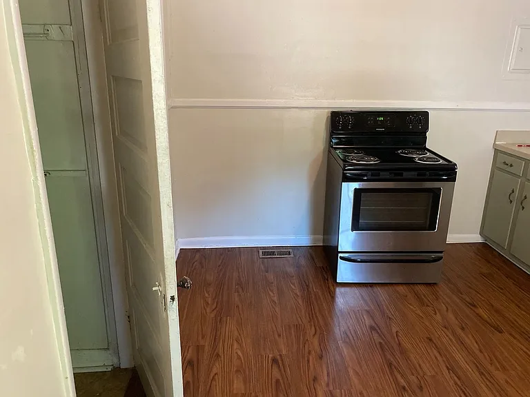 339 Park Ave — Photo 10
