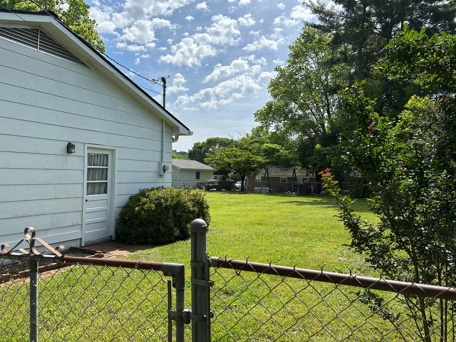 3 bed, 1040 sqft, $1,500 — Photo 3