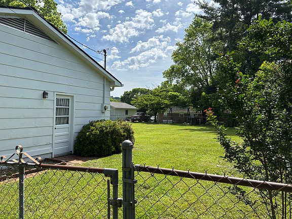 3rd image of 2566 Railroad St