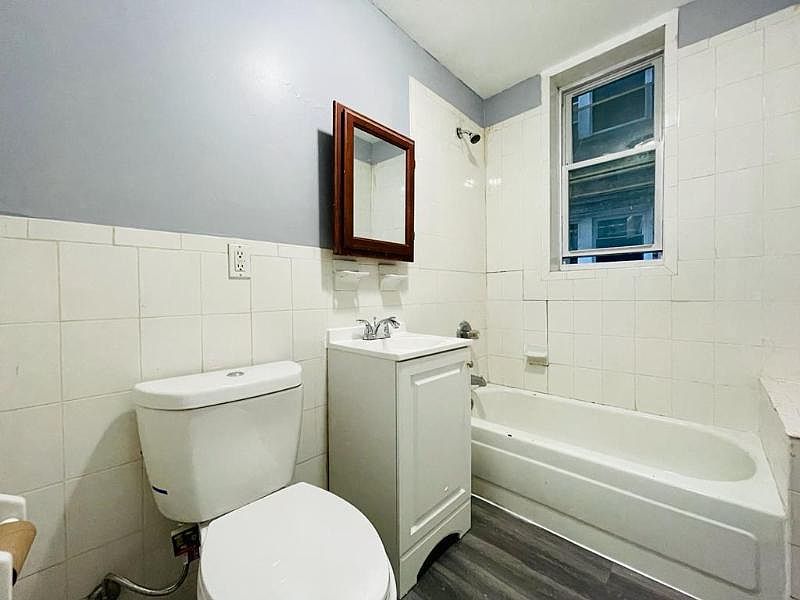 2nd image of 2600 Summit Ave #4A