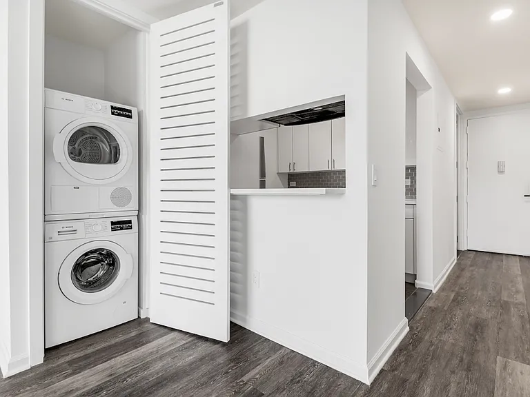 520 W 43rd St #3DD — Photo 4