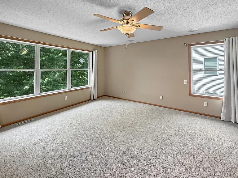 815 Newberry Ln — Photo 9