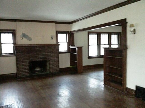 3rd image of 1134 N Main St