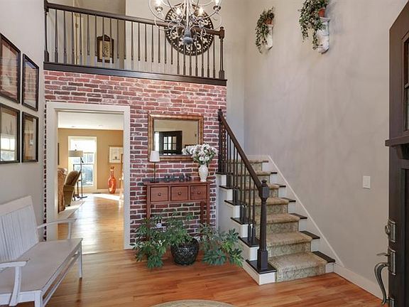 2nd image of 2485 Castle Ln NE