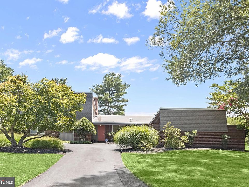 1st image of 9 Stone Hollow Ct