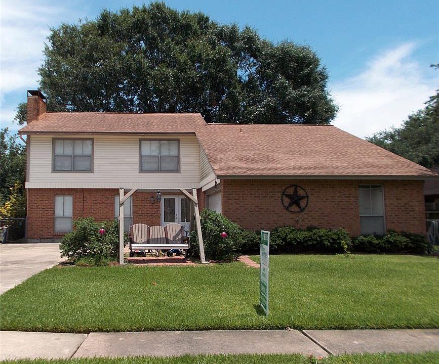 1st image of 415 Gleneagles Dr