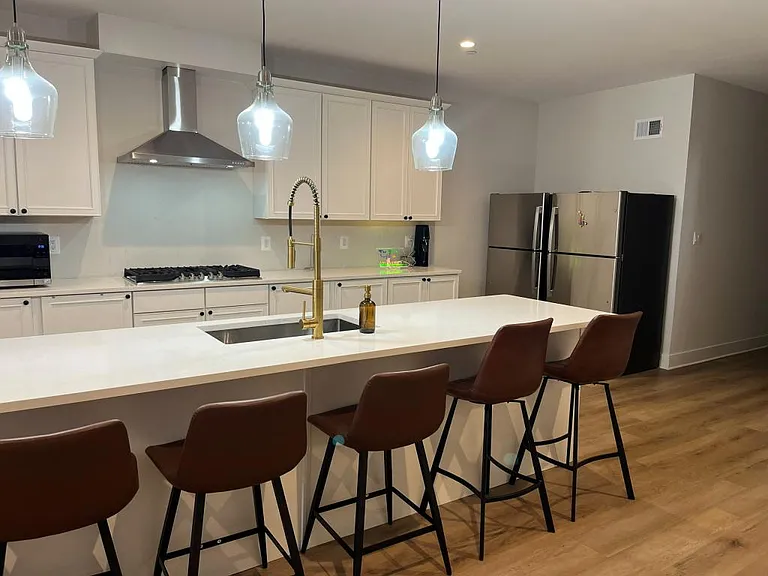 206 Broadway St #6 — Photo 13