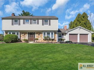 11 Midsummer Dr, Old Bridge, NJ 08857