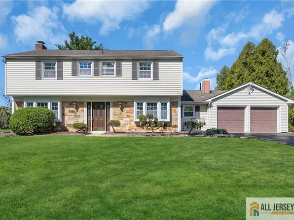 11 Midsummer Dr, Old Bridge, NJ 08857