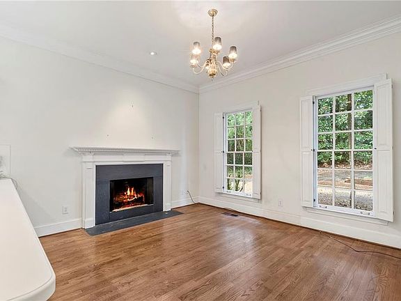 3rd image of 1110 Mount Paran Rd NW