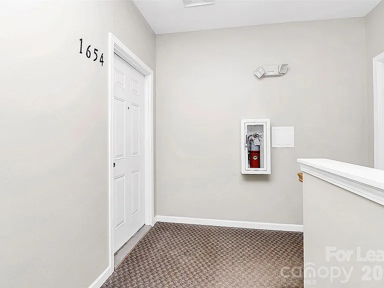 1654 Walnut View Dr — Photo 5