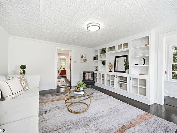 5th image of 118 Spring St