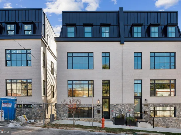204 Kalos St, Philadelphia, PA 19128