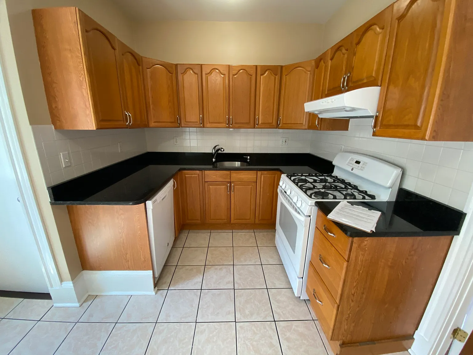 3 bed, 1600 sqft, $3,600 — Photo 1