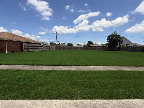321 Llama Dr, Arabi, LA 70032