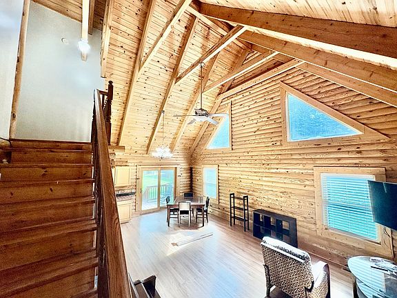 4th image of 413 Skyview Dr