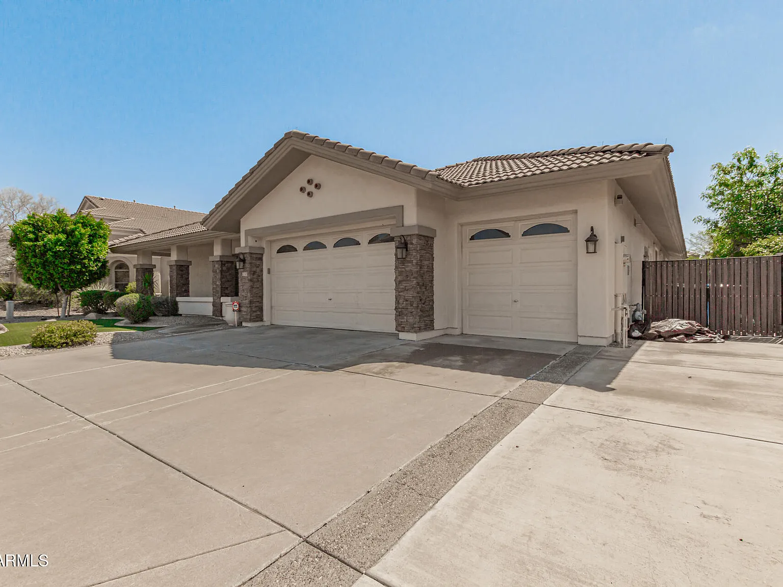 3 bed, 3.0 bath, 2909 sqft, $3,499 — Photo 2