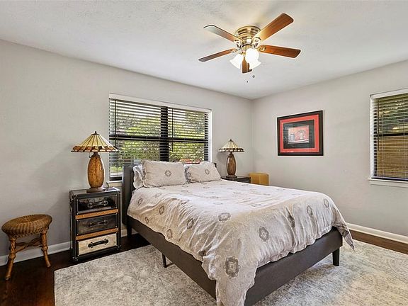 3rd image of 304 Nottingham Dr