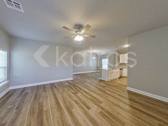 3rd image of 1534 Cannes Ave