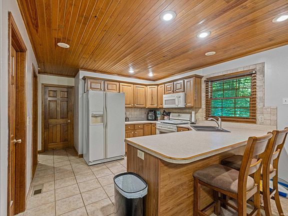 2nd image of 881 S County Road 500 W