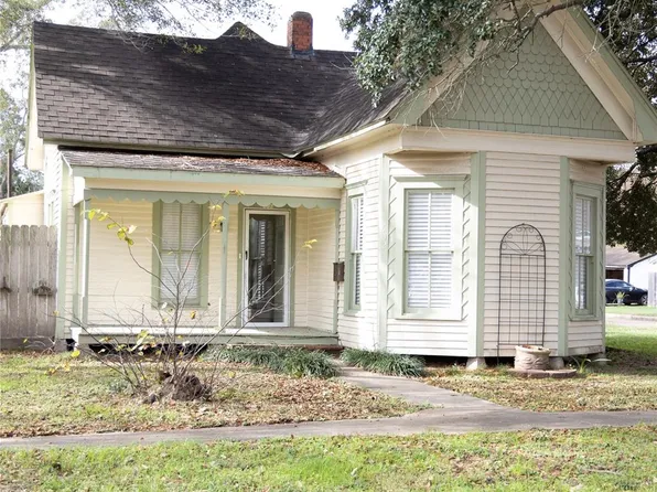 402 Alamo St, El Campo, TX 77437