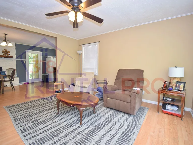 1201 Greenwood Dr — Photo 3
