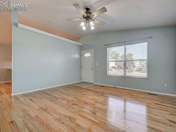 4th image of 214 High Meadows Ct