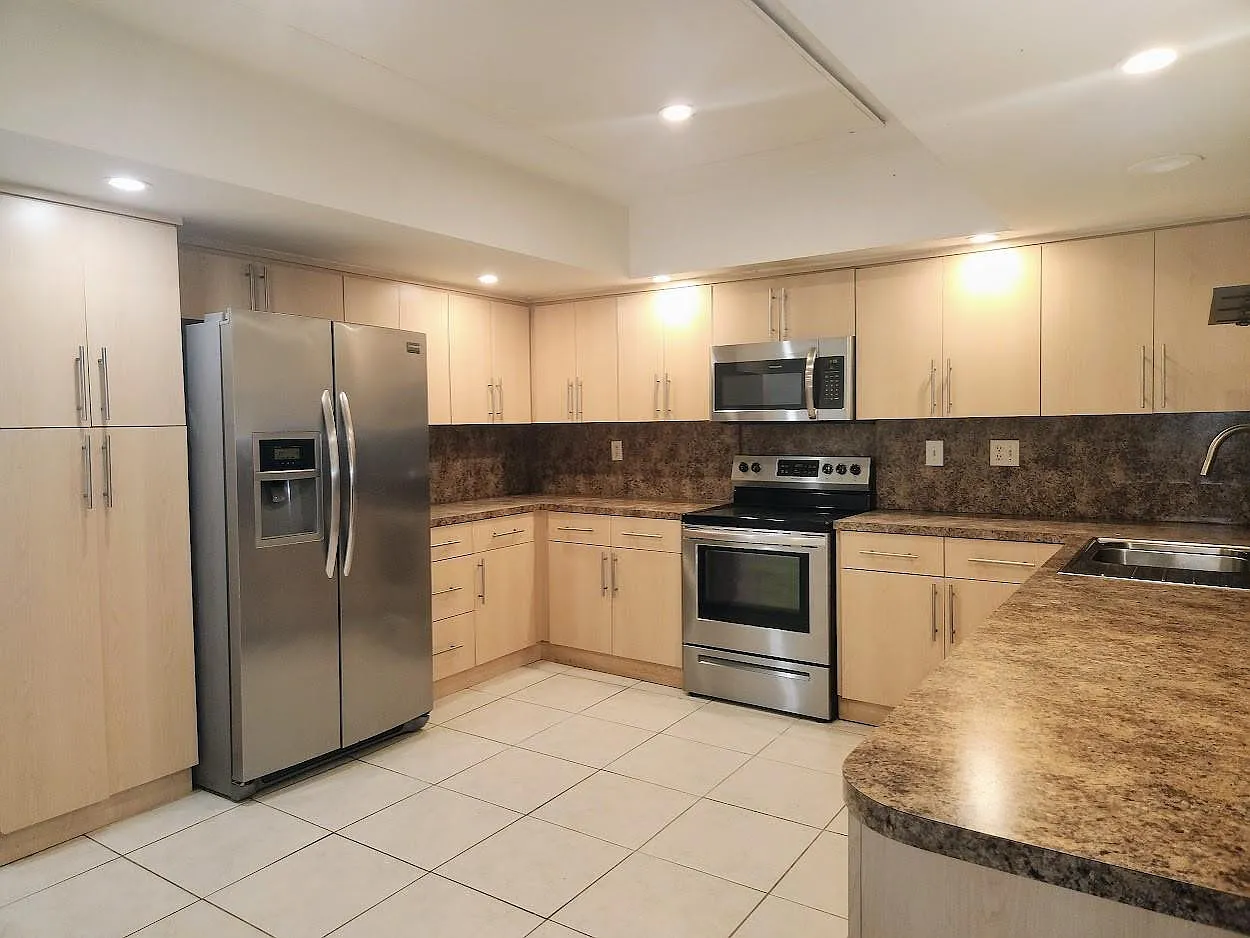 3 bed, 3.0 bath, 1550 sqft, $3,000 — Photo 4