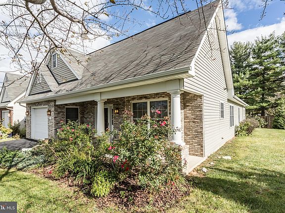 5th image of 211 Cranberry Ct