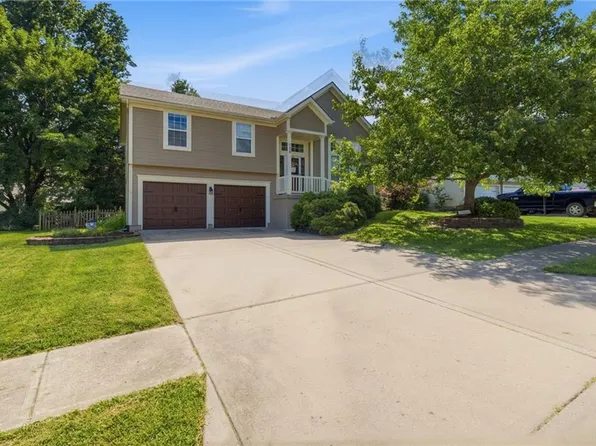 128 N Highland Dr, Raymore, MO 64083