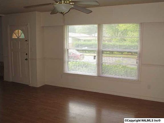 5th image of 3805 Belvoir Dr SW