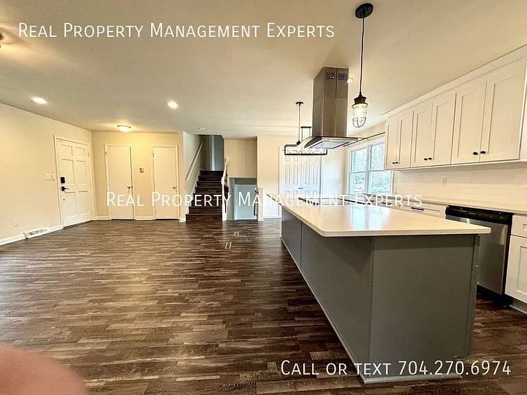 900 Tally Ho Ct — Photo 7
