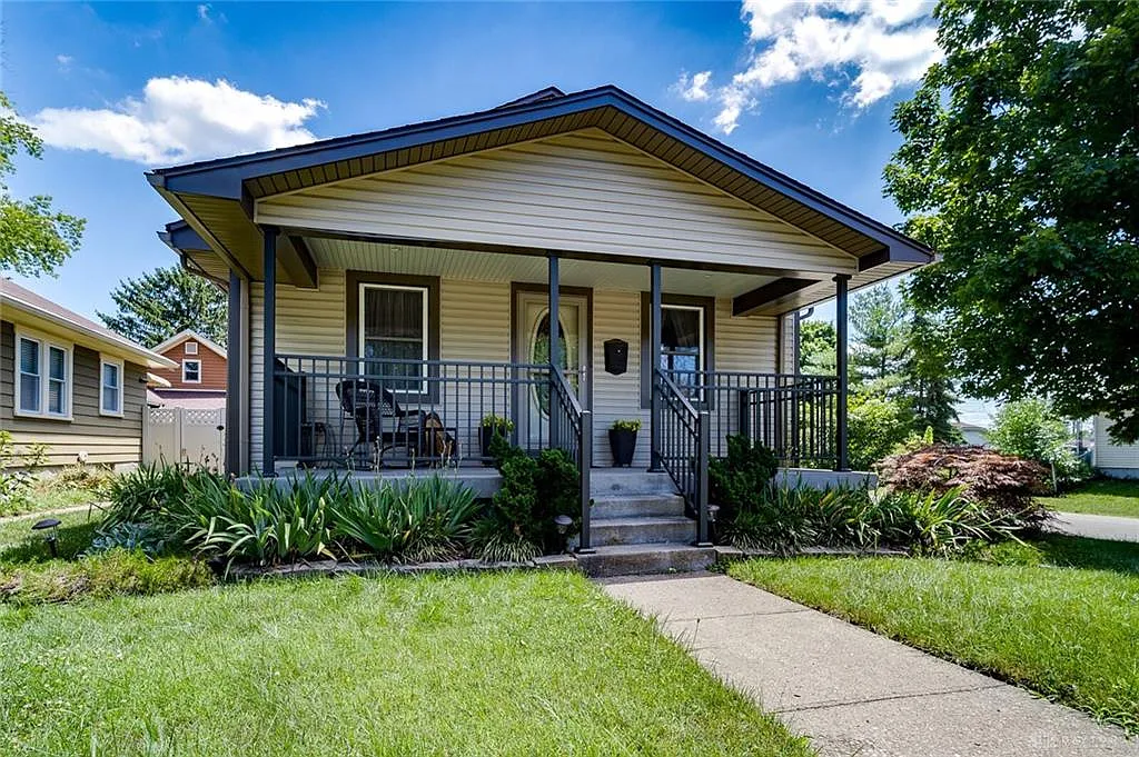 2854 Hazel Ave photo 1