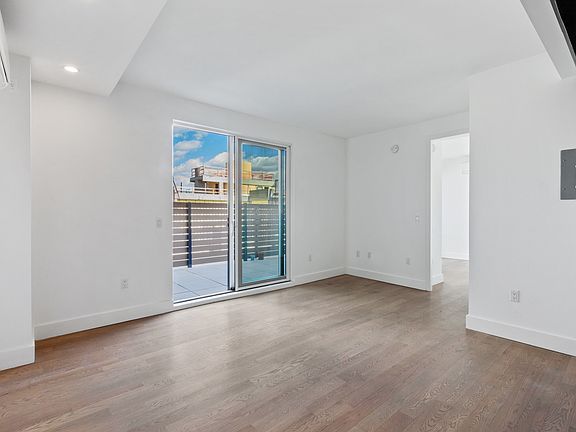 2nd image of 822 Lexington Ave Penthouse A