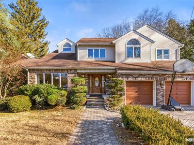 65 Robinhood Ave, Closter, NJ, 07624