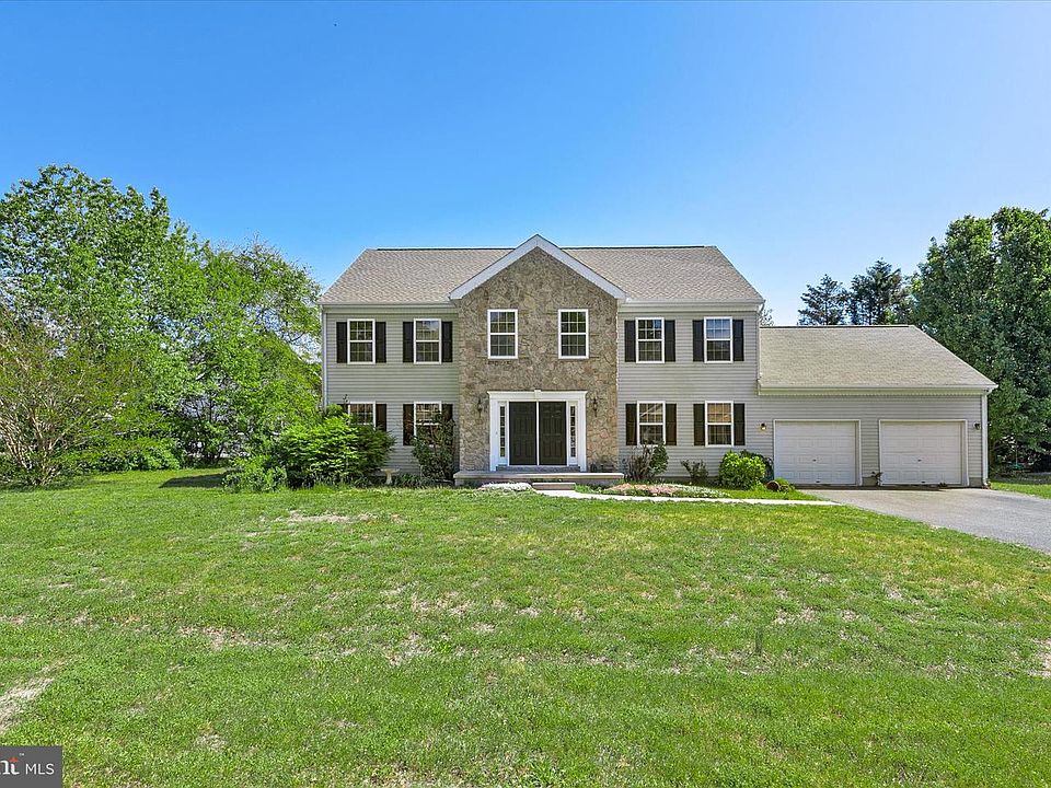 1st image of 305 Baywinds Ct