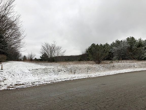 3rd image of 956 Fairway Dr