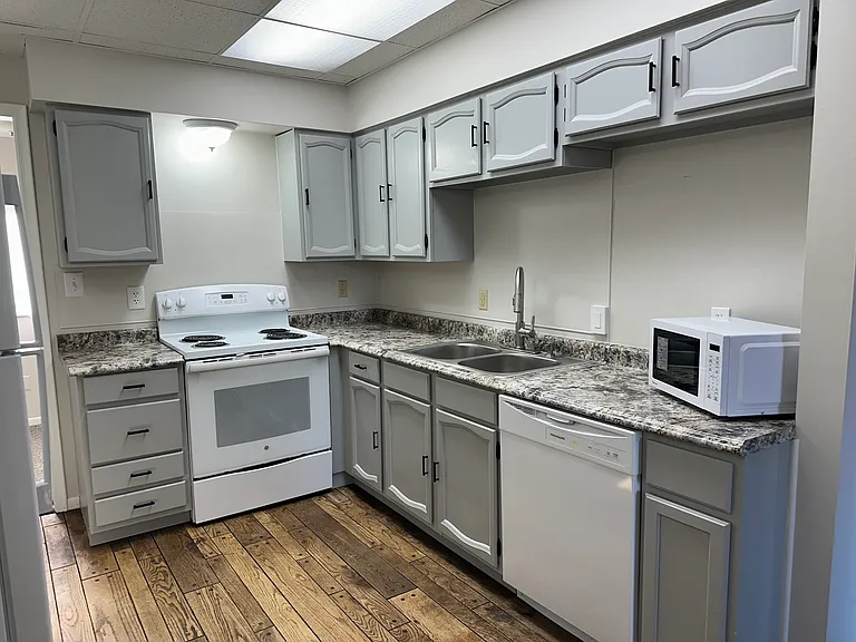 105.5 N Saginaw St #1 — Photo 26