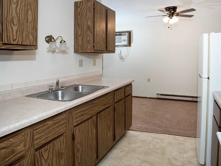 Laurel Place Apartments — Photo 39