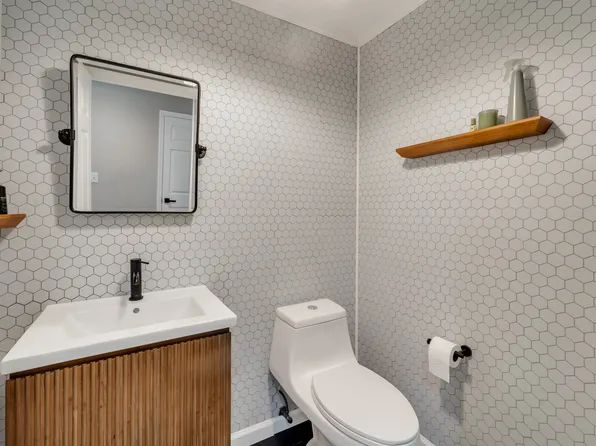 15 Legend Hills Drive image 18 of 28