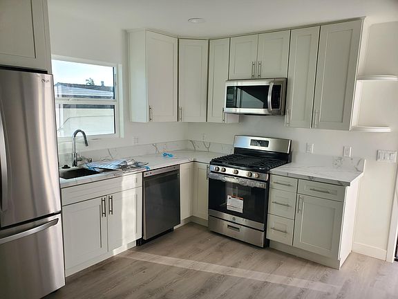 3rd image of 2667 K St #2667