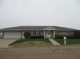 2035 Red Oak St, New Vienna, IA 52065